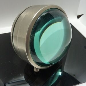 HOWARD MILLER Vintage Desk Clock Glass Magnifying Lens Dome Paper Weight Clock